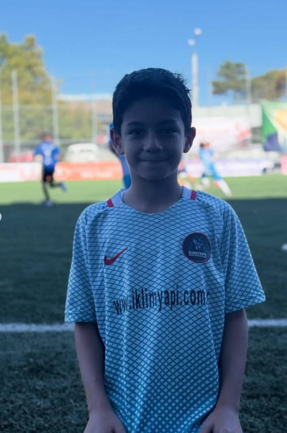 Çocuk futbol okulu antrenmanı
